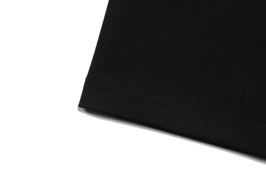 AMI PARIS 2026New Arrival Official website Same Style Imported machine high-density embroidered love letters logo Men and women Same Style short-sleeved T-shirt ·Customized 300 grams of 100% double yarn pure cotton fabric ·Dyeing of 32 double-strand threads ·Collar label, hangtag, main mark and three labels complete Color: Black Size: XS S M L